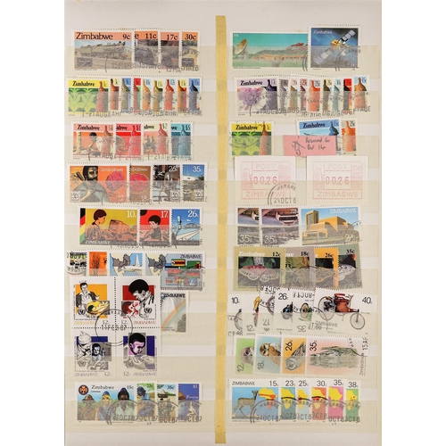 962 - RHODESIA 1965 - 2001 COLLECTION of 800+ stamps & miniature sheets. Lot 962 [b]