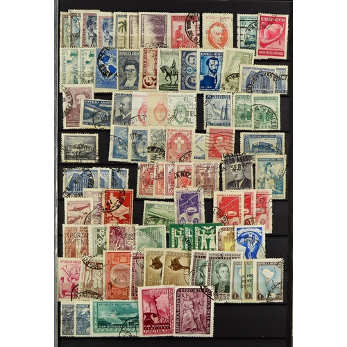 234 - ARGENTINA 1862 - 1950s IN 2 STOCK BOOKS and on stock pages (many 1000's). Lot 234 [c]