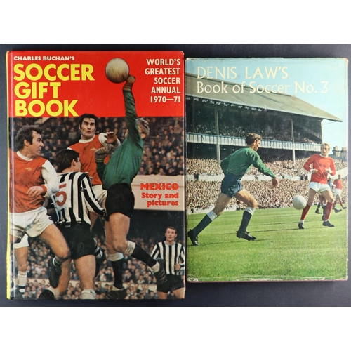 111 - FOOTBALL ANNUALS AND BOOKS 1960s - 1980s. Includes Charles Buchan, Topical Times, Kevin Keegan, Shoo... 