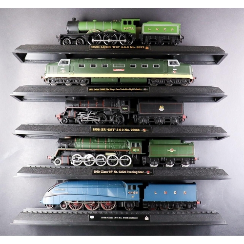 183 - STATIC MODEL TRAINS. A collection of 27 trains. Includes Flying Scotsman, Evening Star and King Clas... 