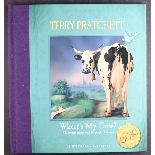 192 - TERRY PRATCHETT 'DISCWORLD' BOOKS Eleven different, incl one signed by Terry Pratchett, Discworld At... 