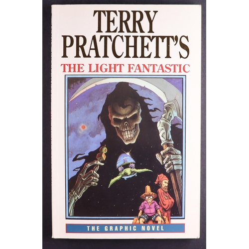 192 - TERRY PRATCHETT 'DISCWORLD' BOOKS Eleven different, incl one signed by Terry Pratchett, Discworld At... 