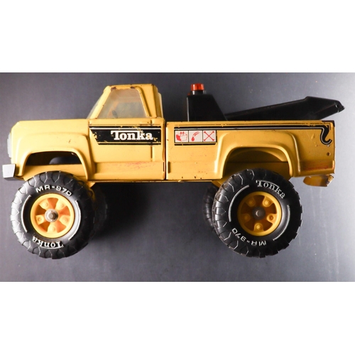 194 - TONKA TOYS - LARGE ITEMS. Includes fire engine, tow truck (missing attachment), dumper truck and cra... 