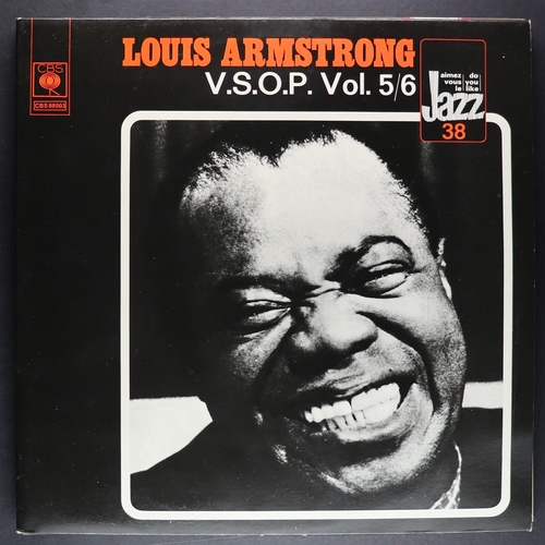 215 - VINYL RECORDS - NAT KING COLE AND LOUIS ARMSTRONG. A selection of 33 rpm albums. Louis Armstrong inc... 