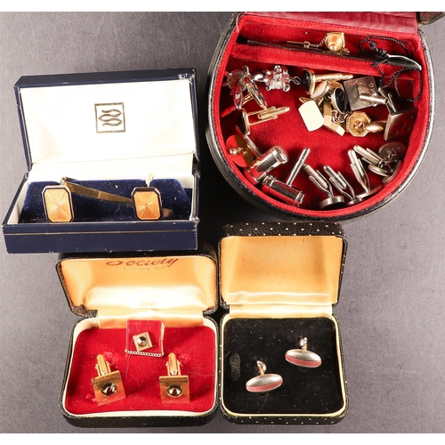 61 - CUFFLINKS, INCLUDING SILVER. 13 complete sets in boxes. Lot 61 [a]