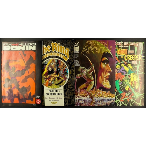 91 - DC COMICS - SELECTION. Includes 'Ronin' (1-6 complete set), 'Green Arrow' (1988 1-4, 9 and 10; and b... 