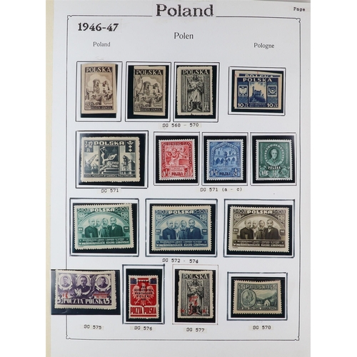 1105 - POLAND CARTON, COLLECTORS ESTATE. A box with 5 albums & 1 stock book, comprehensive from 1918 onward... 