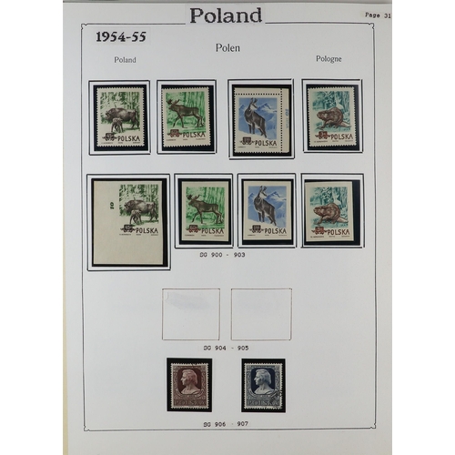 1105 - POLAND CARTON, COLLECTORS ESTATE. A box with 5 albums & 1 stock book, comprehensive from 1918 onward... 