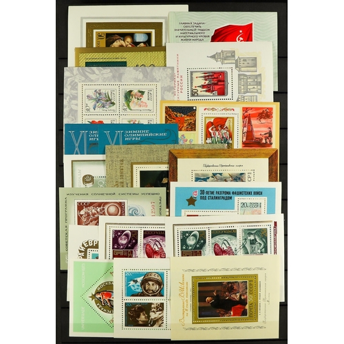 1141 - RUSSIA 1961 - 1991 NEVER HINGED MINT collection in 2 stockbooks, with most of the miniature sheets (... 