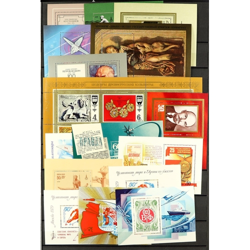 1141 - RUSSIA 1961 - 1991 NEVER HINGED MINT collection in 2 stockbooks, with most of the miniature sheets (... 