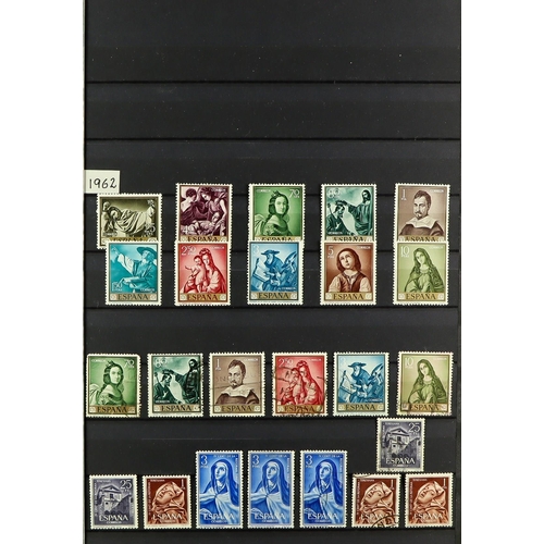 1249 - SPAIN 1939 - 1980 COLLECTION in album of mint & used in 2 stock books, loads of sets (often mint + u... 