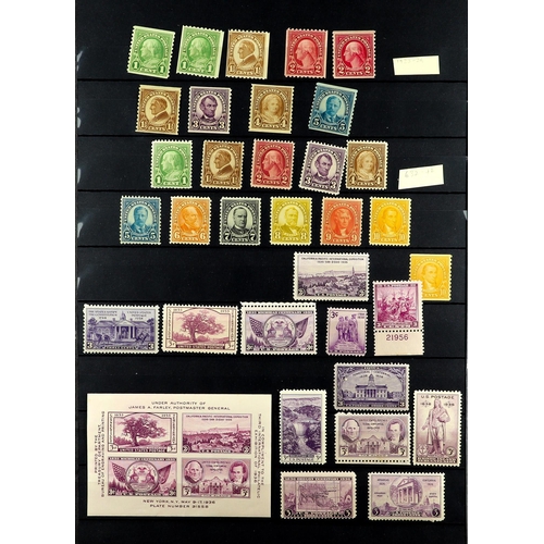 1326 - UNITED STATES 1923 - 1985 NEVER HINGED MINT stamps on protective pages, glassine envelopes (many 100... 