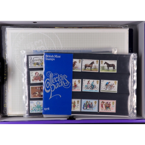 1733 - GB.ELIZABETH II 1978-2005 YEAR PACKS containing never hinged mint stamps, includes 1978-1994, 1996, ... 