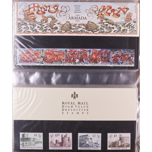 1750 - GB.ELIZABETH II 1986-1999 PRESENTATION PACKS in three albums, seems to be complete for the commems, ... 