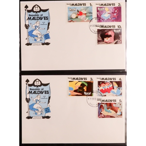 188 - DISNEY 1980's-1992 world collection in two special hingeless albums, all different never hinged mint... 