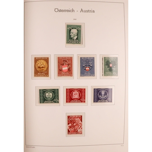 255 - AUSTRIA 1945-2012 COMPREHENSIVE NEVER HINGED MINT COLLECTION in three hingeless albums, seems to be ... 