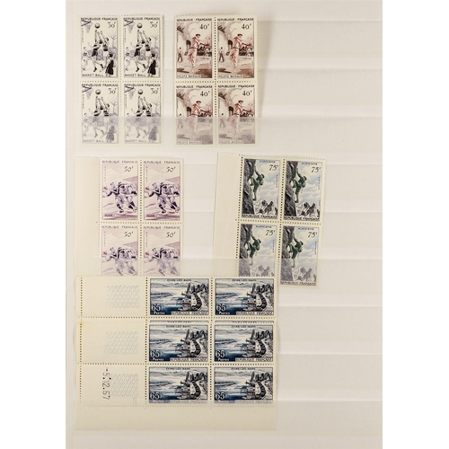 572 - FRANCE 1920s - 1960s MINT / NEVER HINGED MINT stamps in a stockbook, many blocks, sets, interesting ... 