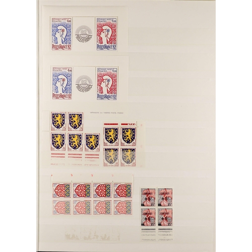 572 - FRANCE 1920s - 1960s MINT / NEVER HINGED MINT stamps in a stockbook, many blocks, sets, interesting ... 