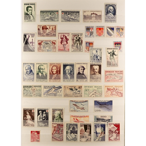 573 - FRANCE 1939 - 1965 MINT / NEVER HINGED MINT COLLECTION in stock book with near- complete Postal issu... 