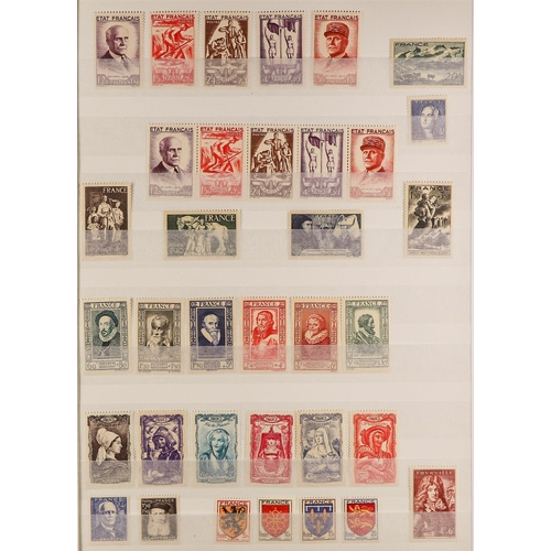 573 - FRANCE 1939 - 1965 MINT / NEVER HINGED MINT COLLECTION in stock book with near- complete Postal issu... 