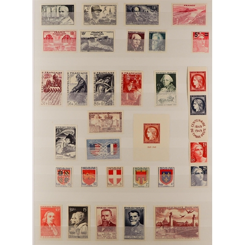 573 - FRANCE 1939 - 1965 MINT / NEVER HINGED MINT COLLECTION in stock book with near- complete Postal issu... 