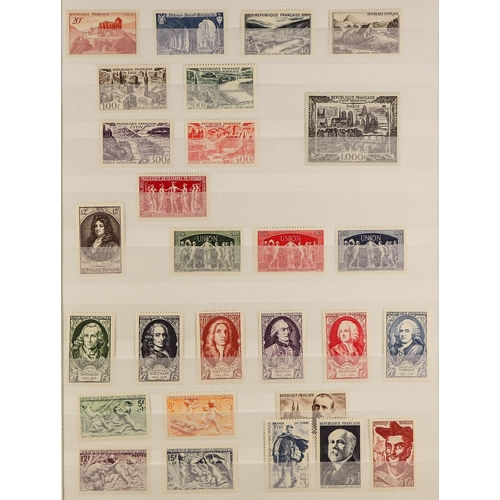 573 - FRANCE 1939 - 1965 MINT / NEVER HINGED MINT COLLECTION in stock book with near- complete Postal issu... 