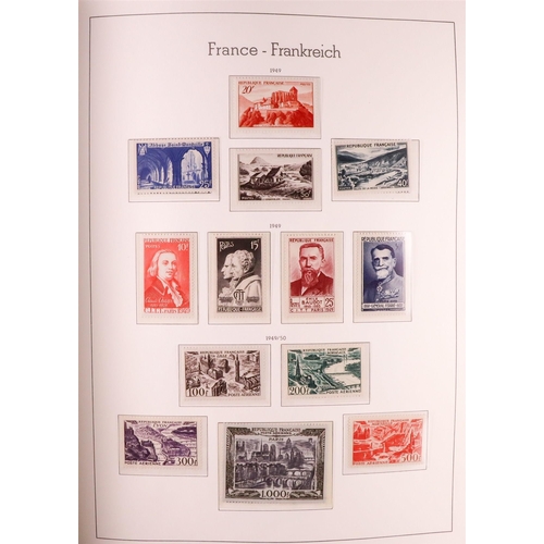 574 - FRANCE 1944-2000 COMPLETE COLLECTION in three hingeless Lighthouse albums, seems to be complete for ... 