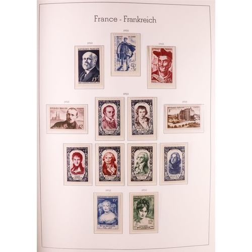 574 - FRANCE 1944-2000 COMPLETE COLLECTION in three hingeless Lighthouse albums, seems to be complete for ... 