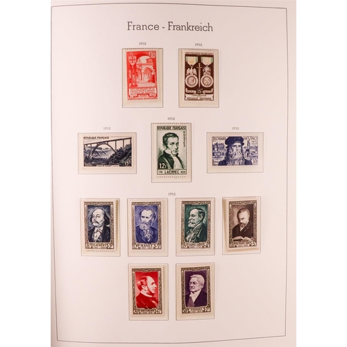 574 - FRANCE 1944-2000 COMPLETE COLLECTION in three hingeless Lighthouse albums, seems to be complete for ... 