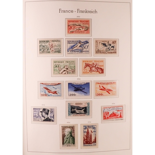 574 - FRANCE 1944-2000 COMPLETE COLLECTION in three hingeless Lighthouse albums, seems to be complete for ... 