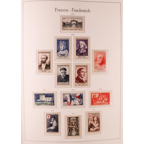 574 - FRANCE 1944-2000 COMPLETE COLLECTION in three hingeless Lighthouse albums, seems to be complete for ... 