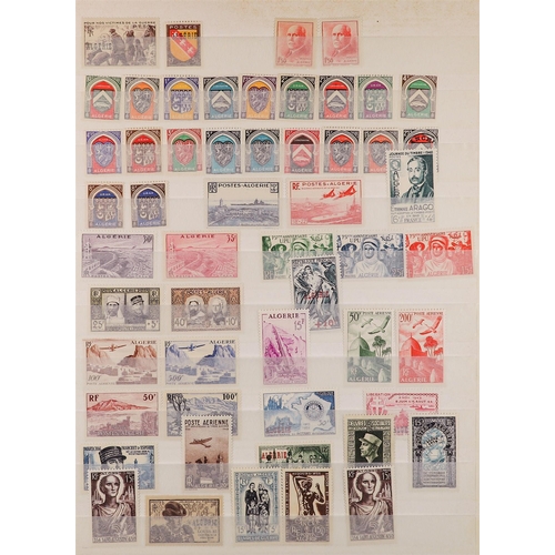 585 - FRENCH COLONIES ALGERIA 1924 - 1956 never hinged mint collection on protective pages. Yvert cat €112... 