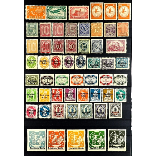 662 - GERMANY 1889 - 1945 MINT / SOME NEVER HINGED MINT COLLECTION on protective pages that includes 