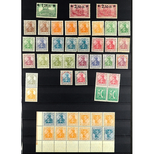 662 - GERMANY 1889 - 1945 MINT / SOME NEVER HINGED MINT COLLECTION on protective pages that includes 