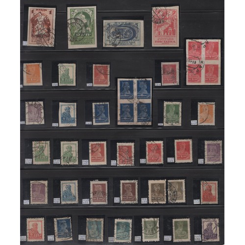 1136 - RUSSIA 1923 - 1939 COLLECTION of used stamps, note 1923 Exhibition imperf set, 1924-25 and 1925-27 m... 