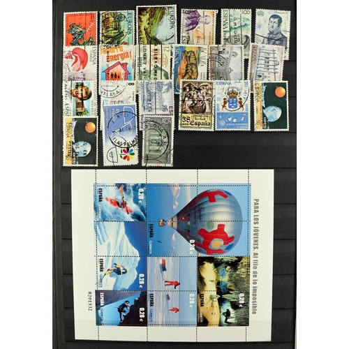 94 - CARTON WITH EUROPE IN 7 STOCK BOOKS. with mint, never hinged mint & used stamps from Belgium, Czech,... 