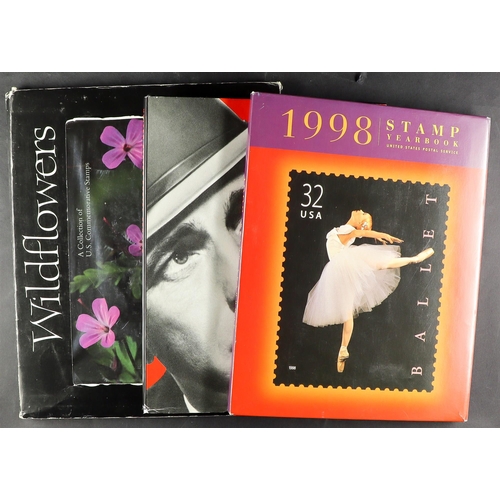 1376 - UNITED STATES 1992 - 2001 YEAR BOOKS & PACKS. 1992 Wild-flower book, 1996, 1997, 1998, 2000 & 2001 y... 