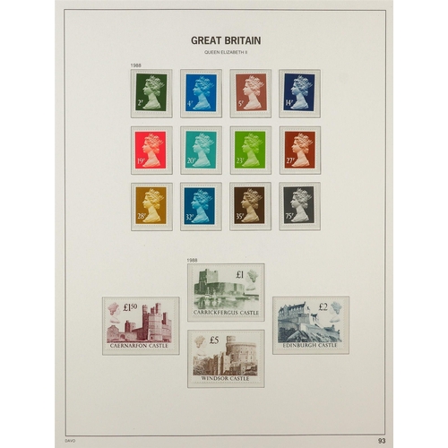 1789 - GB.ELIZABETH II 1980's NEVER HINGED MINT COLLECTION on pages, includes 1988 Castles, various booklet... 