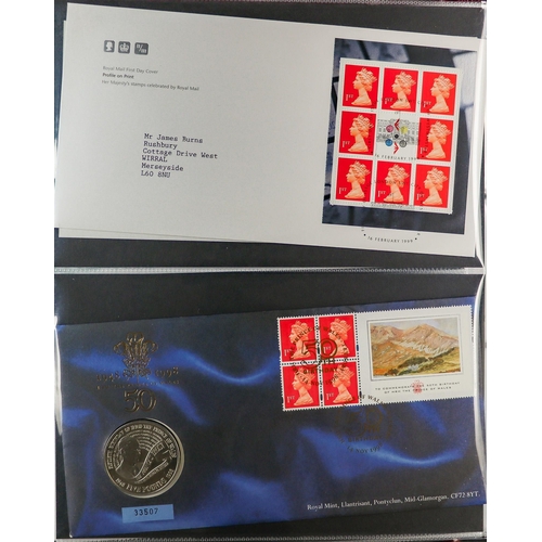 1857 - GB.FIRST DAY COVERS 1979 - 2019 COLLECTION in dedicated binders. Includes prestige booklet panes, mi... 