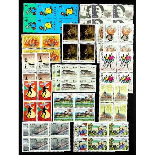 229 - ALAND ISLANDS 1984 - 2001 COMPLETE COLLECTION of never hinged mint blocks 4, also all the booklets, ... 