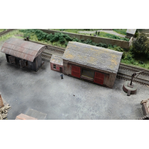 51 - N GAUGE MODEL RAILWAY TRACK LAYOUT of 