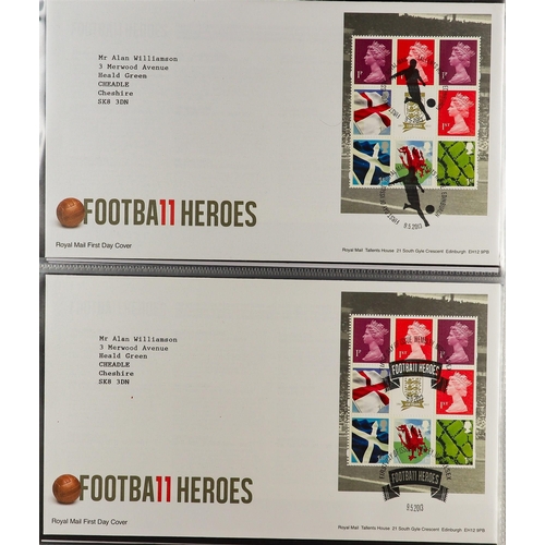 2550 - GB.FIRST DAY COVERS 1969 - 2019 PRESTIGE BOOKLET PANE COLLECTION in seventeen binders. Issued by Roy... 