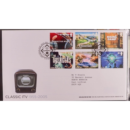 2551 - GB.FIRST DAY COVERS 1969-2006 COMPREHENSIVE COLLECTION in 18 small albums, all different with variou... 