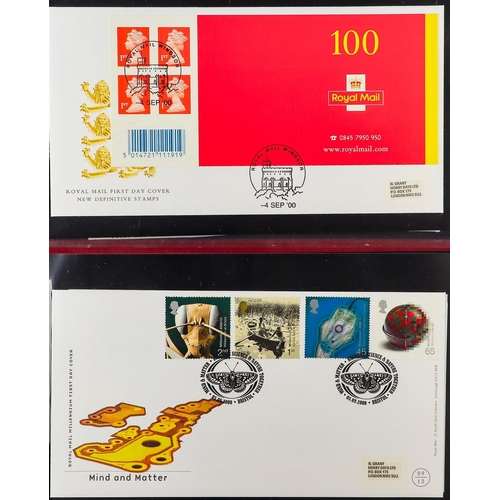 2558 - GB.FIRST DAY COVERS 1971-2006 COMPREHENSIVE COLLECTION in eleven albums, includes commemoratives & d... 