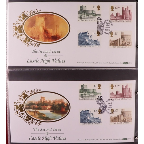 2574 - GB.FIRST DAY COVERS CASTLES, FRAMAS AND DUES. Small collection  of 58 covers in a binder. Includes b... 