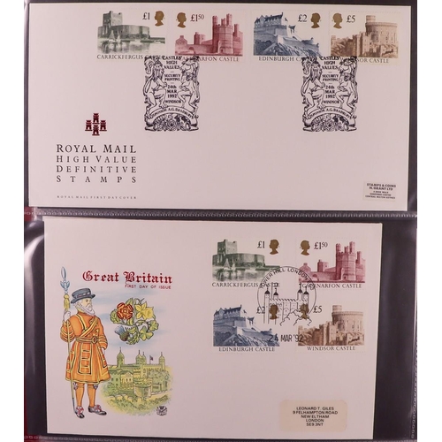 2574 - GB.FIRST DAY COVERS CASTLES, FRAMAS AND DUES. Small collection  of 58 covers in a binder. Includes b... 