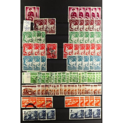 521 - BULGARIA 1879 - 1939 STOCK of chiefly used stamps in stock book, note 1879 set with 10c (2) & 25c (3... 