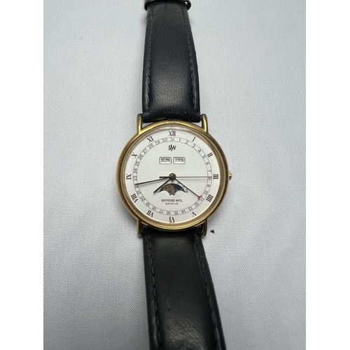 29 - Raymond Weil Mooon Phase 18K Gold WatchTo the best of our knowledge watch in working order, hands ti... 