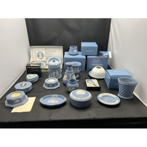 34 - Wedgwood collection