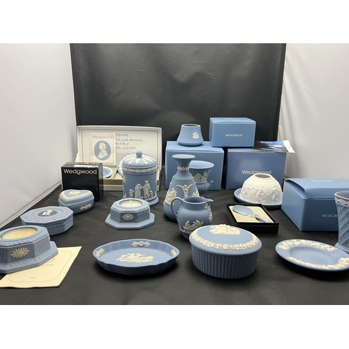 34 - Wedgwood collection